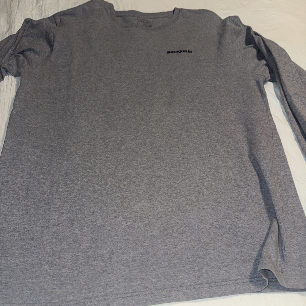Patagonia‎ Long Sleeve Men's Logo T-Shirt Size Large- Grey